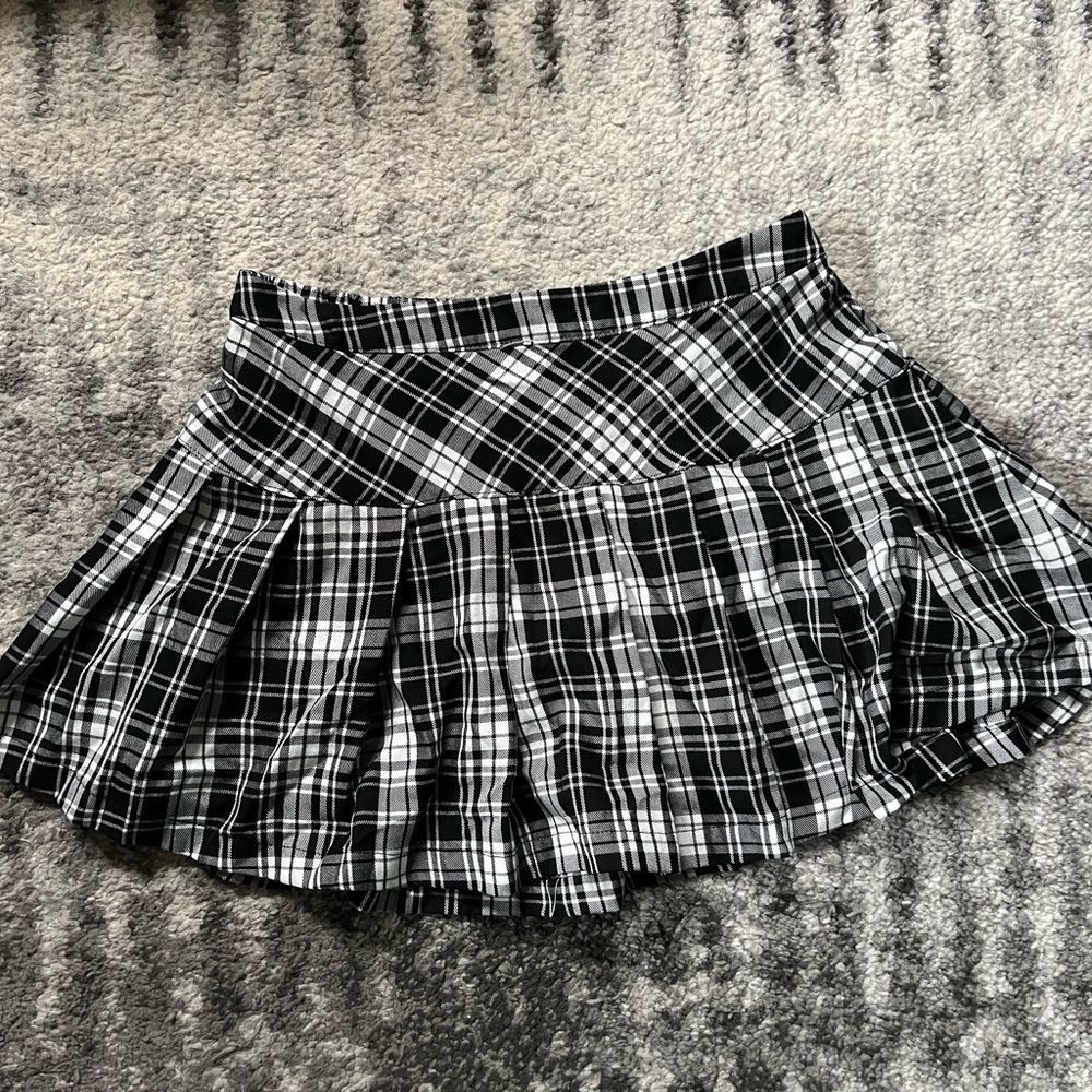 Vanilla Star Black and White Plaid Pleated Skirt